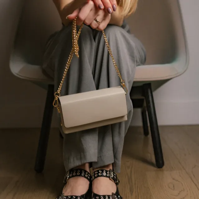 Latalia Fondi clutch lysegrå skinn