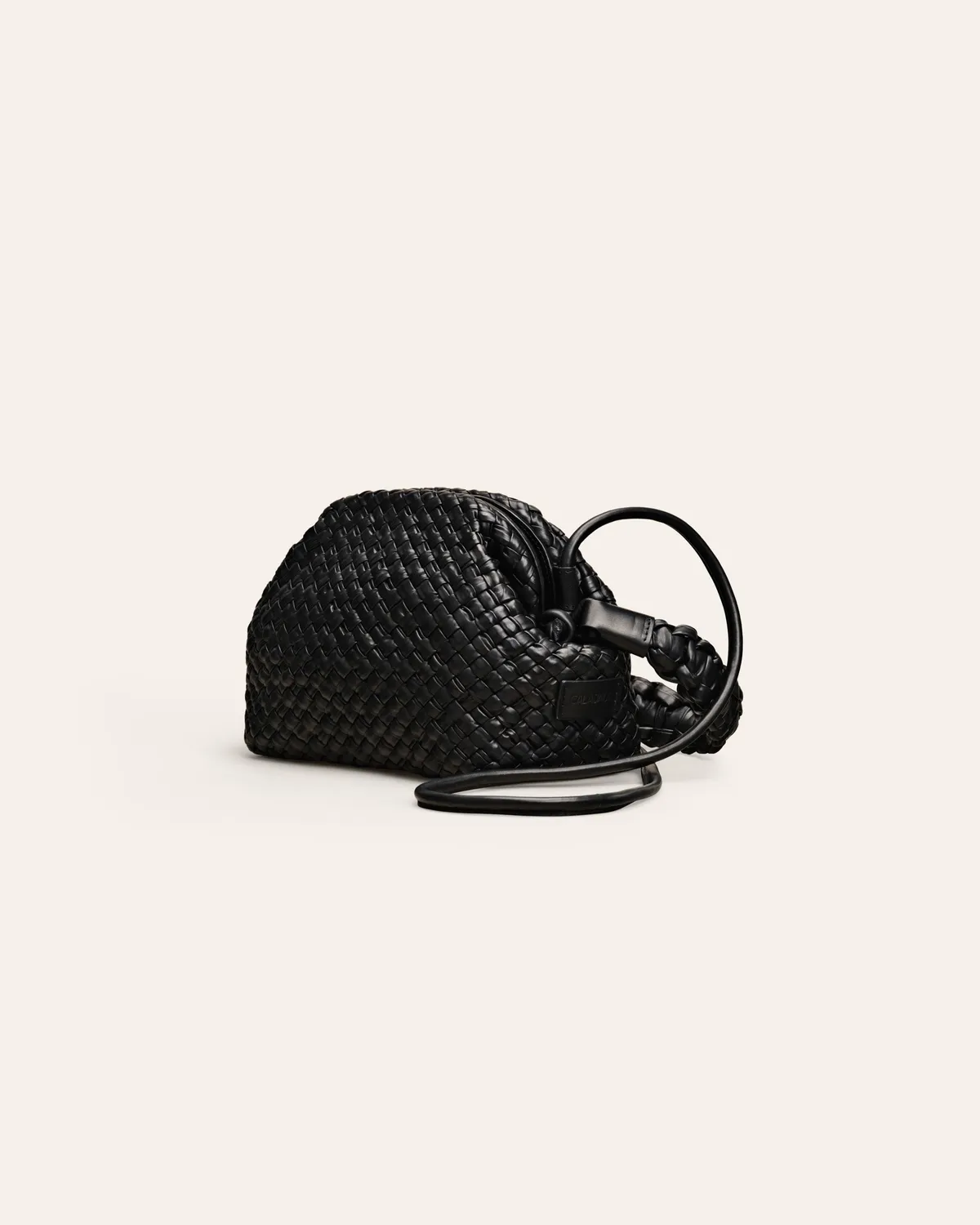 Calajade Hana clutch svart flettet kalveskinn
