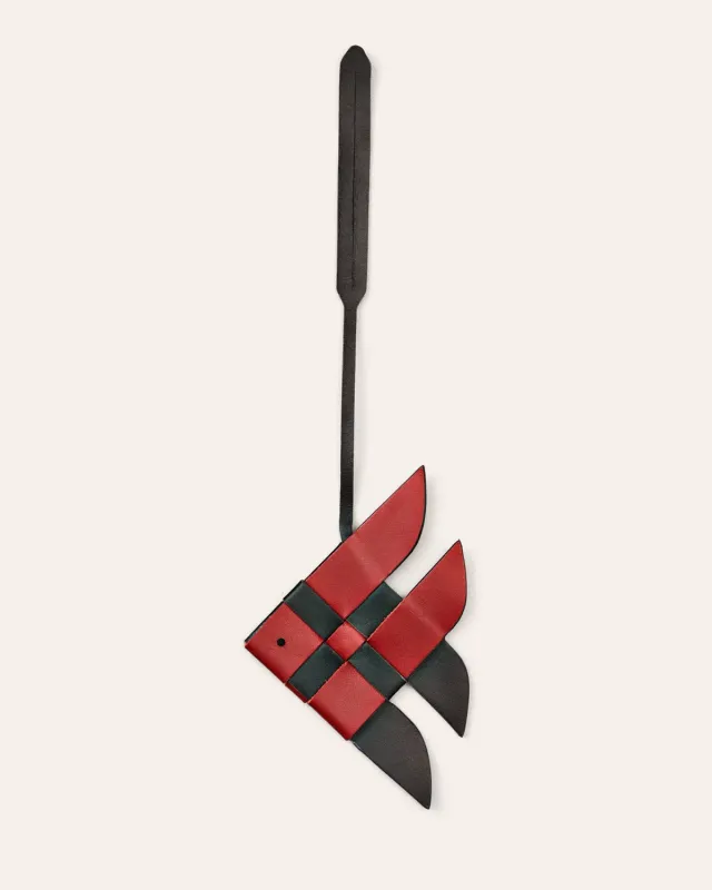 Cala Jade Misu Fish veskecharm Umber/Falu Red skinn