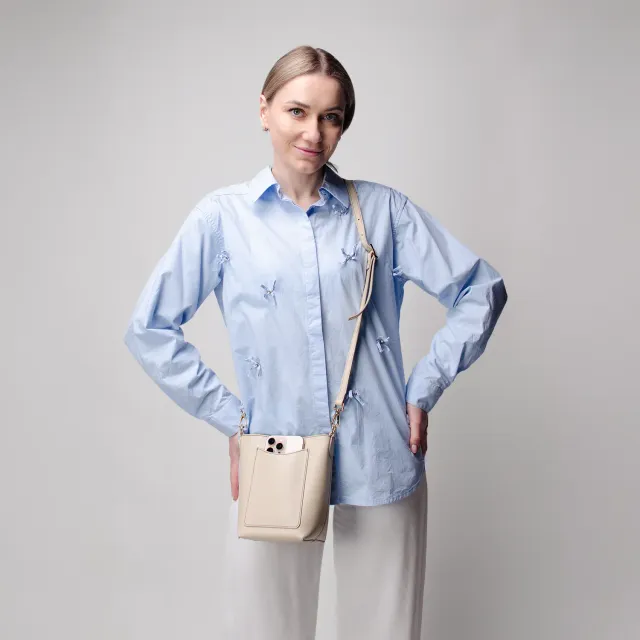 Latalia Fano-mini skinnveske beige ekte skinn