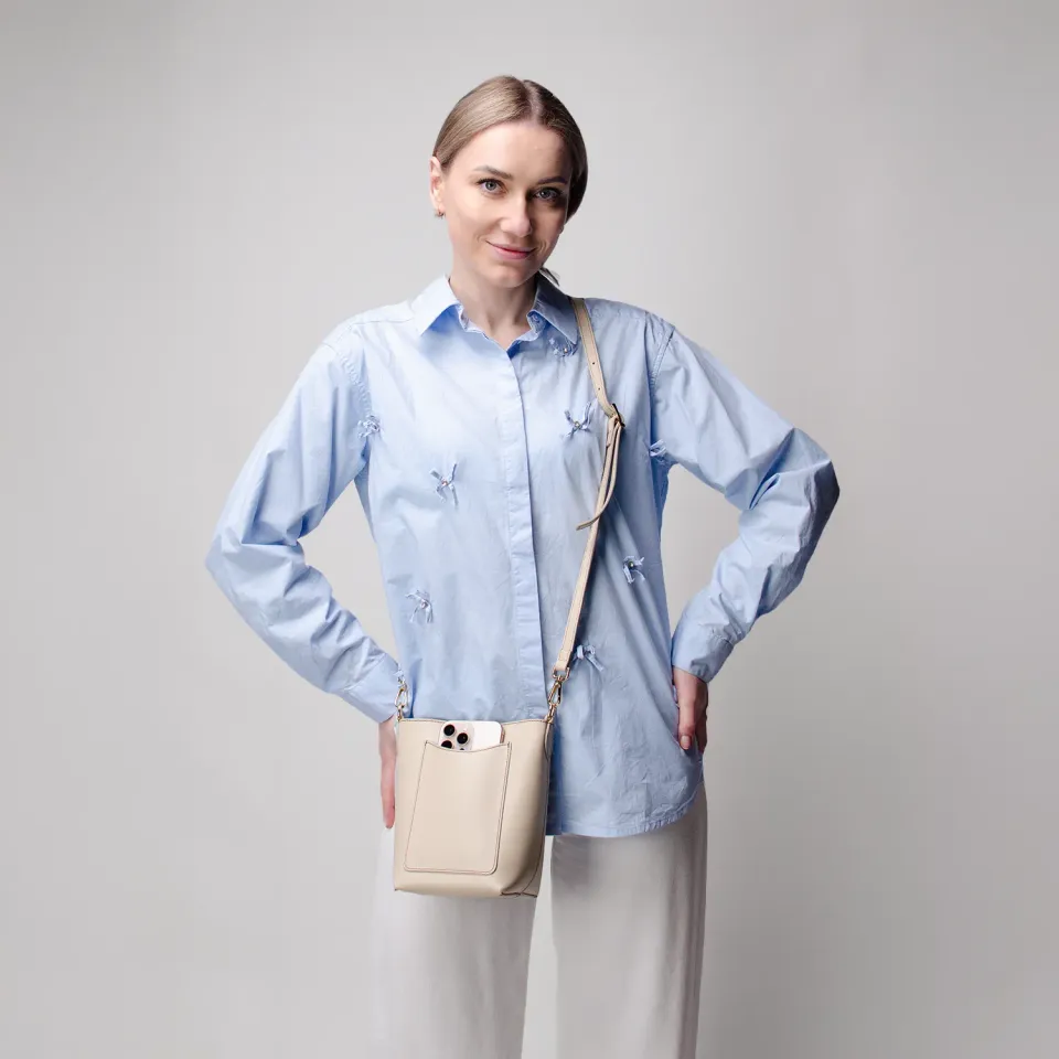 Latalia Fano-mini skinnveske beige ekte skinn