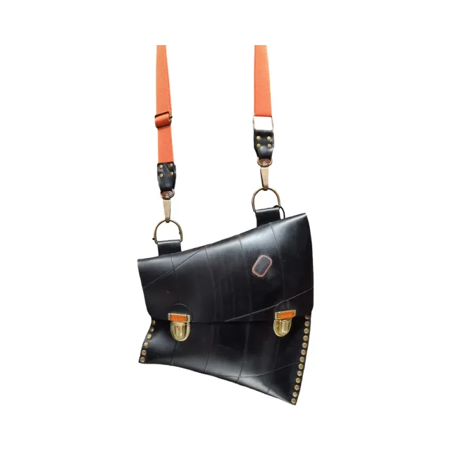 Julia Stray 299 gummiveske 34x30 cm traktorslange