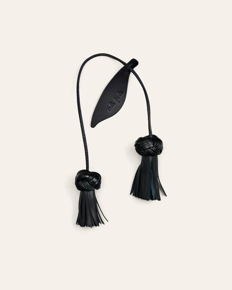 Cala Jade Flower Duo veskecharm Navy Black skinn