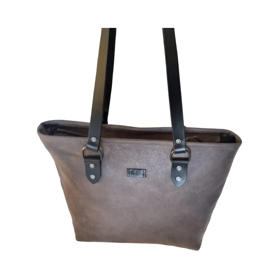 Julia Stray skinnveske sort 38 cm storfe glidelås