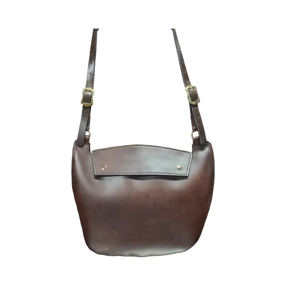 Julia Stray Asymetrisk skinnveske 37x29 brun