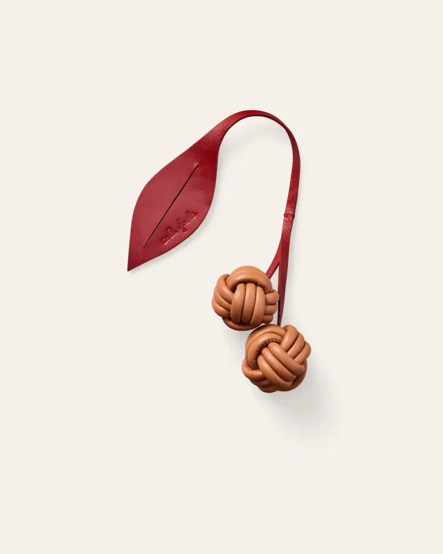 Calajade Sailor Cherry veskecharm rød grønn skinn
