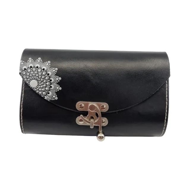 Julia Stray clutch lær mandala sort 23x13 cm Unika