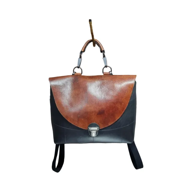 Julia Stray ryggsekk 36x28x12 cm gummi skinn
