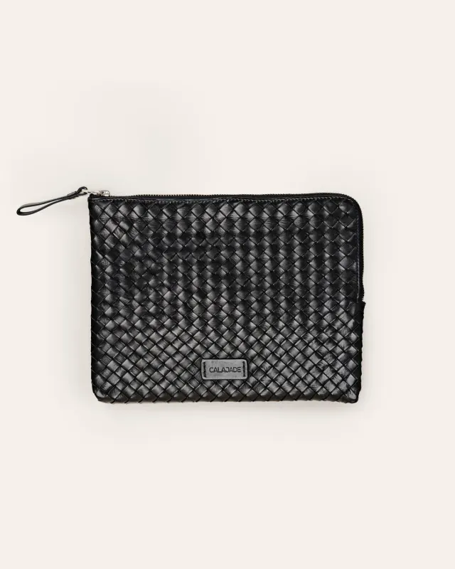 Calajade Batu S clutch svart flettet bøffelskinn