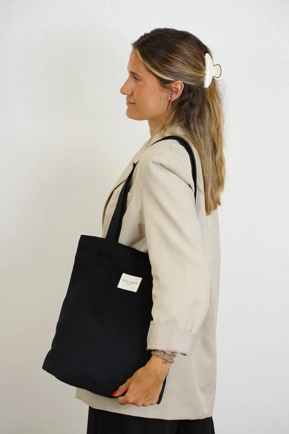 De La Mur Aza totebag svart 35x36x9 cm med glidelås