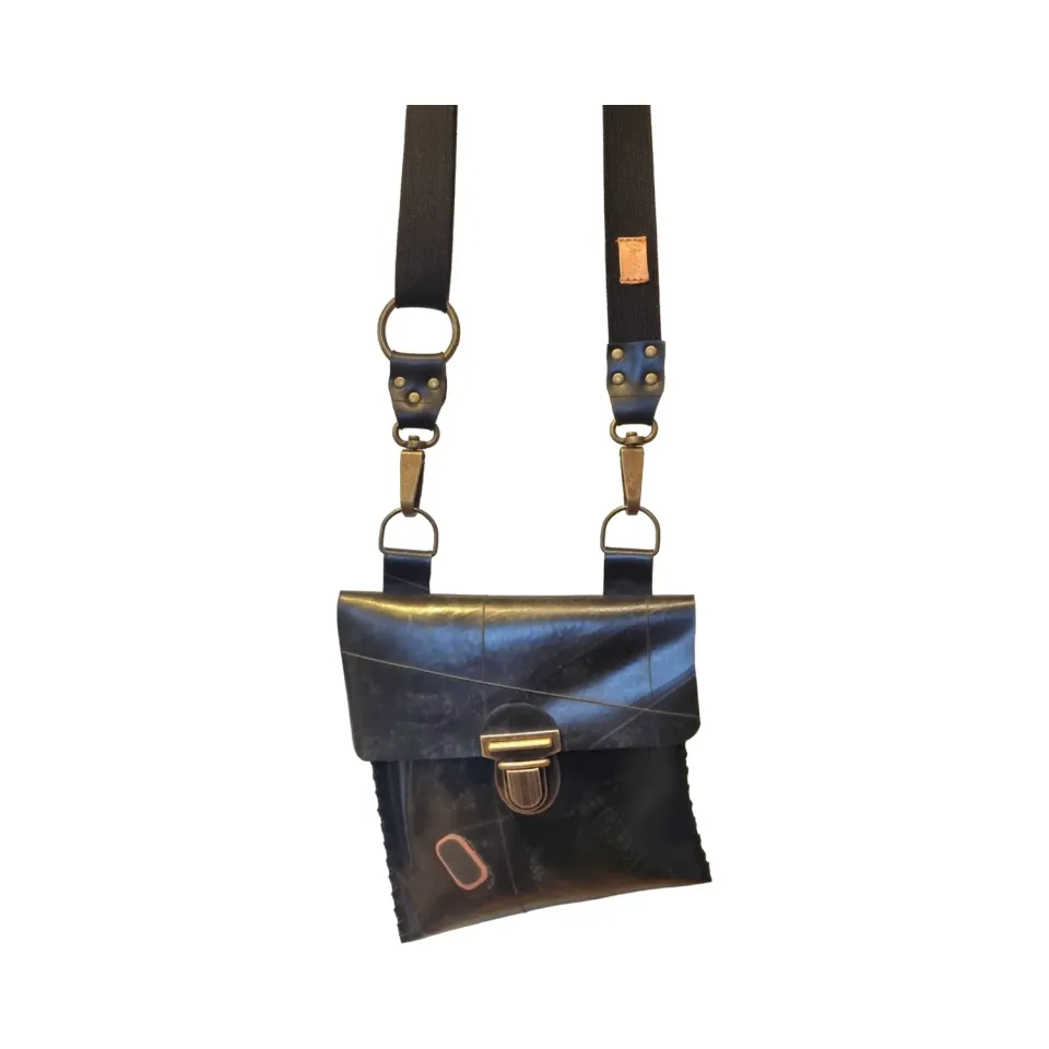 Julia Stray liten asymmetrisk gummiveske 20x20 cm reise