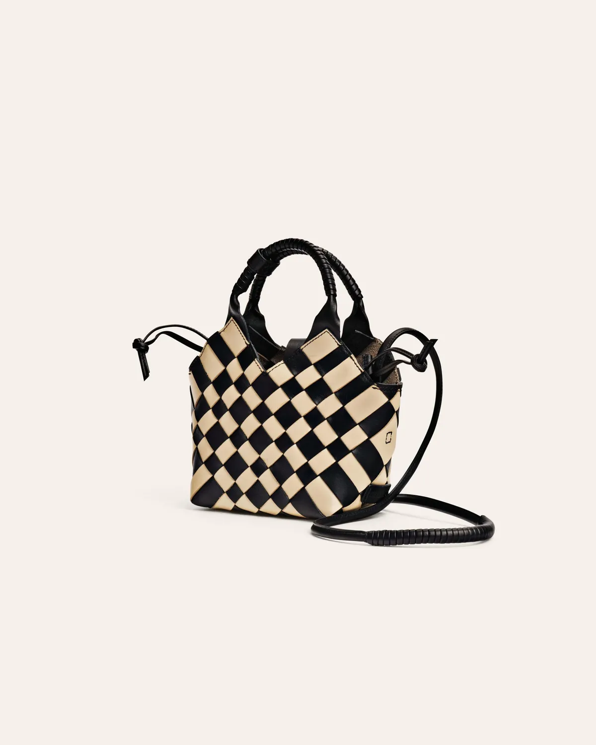 CALAJADE Misu Mini crossbody sort flettet skinn