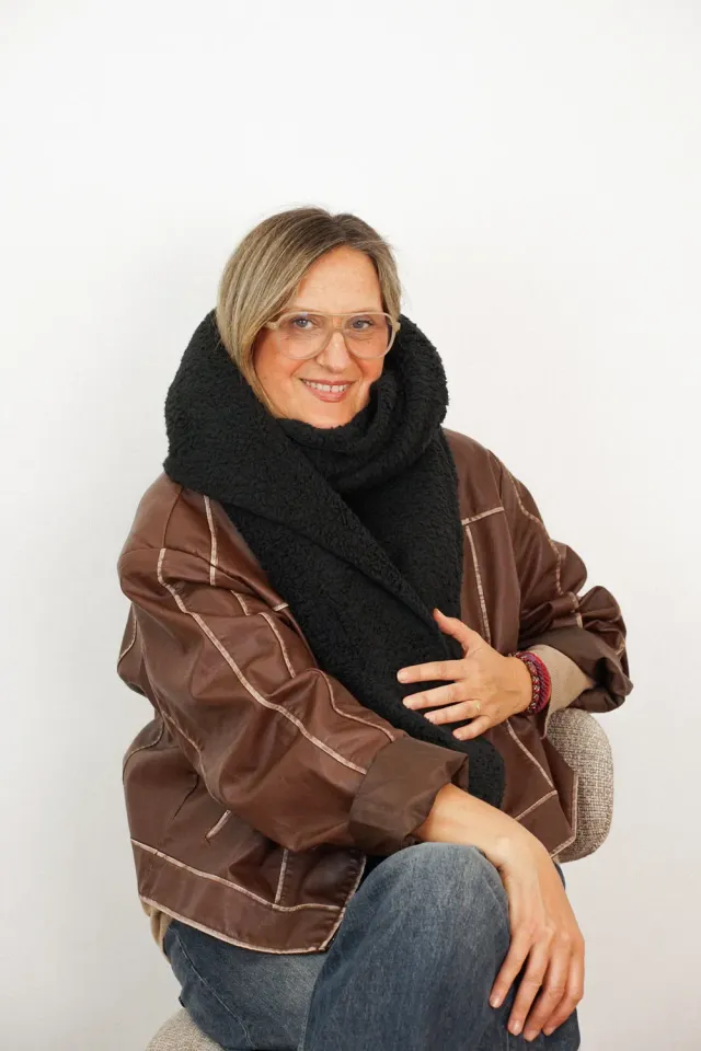 Kiesa Grande maxiskjerf 49x240 cm svart teddy